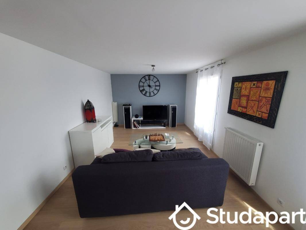 1 pièce 13 m² · à Thiais · 13 m² · 600 €