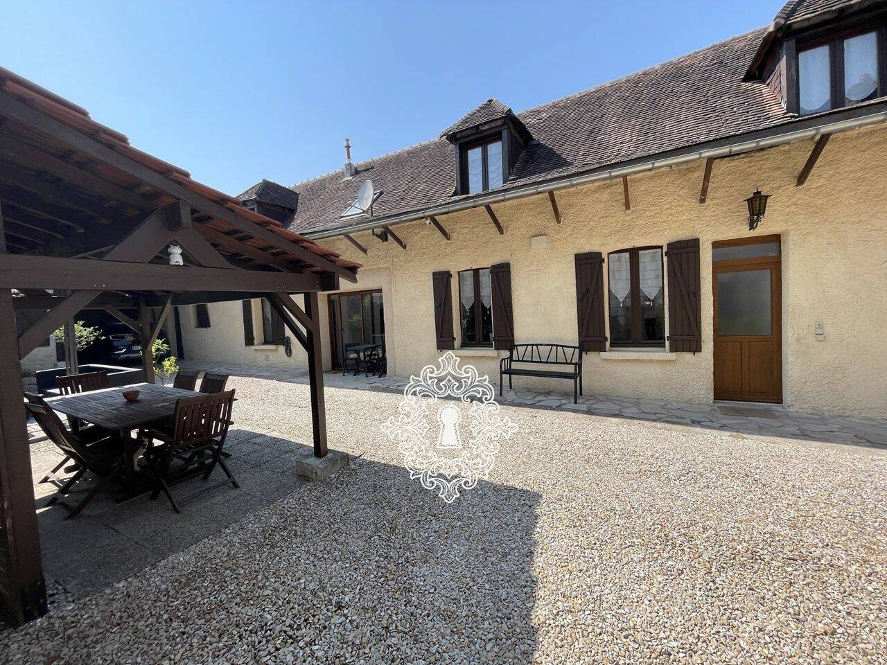 Maison 7 pièces 192 m² · à Michery · 192 m² · 246 000 €