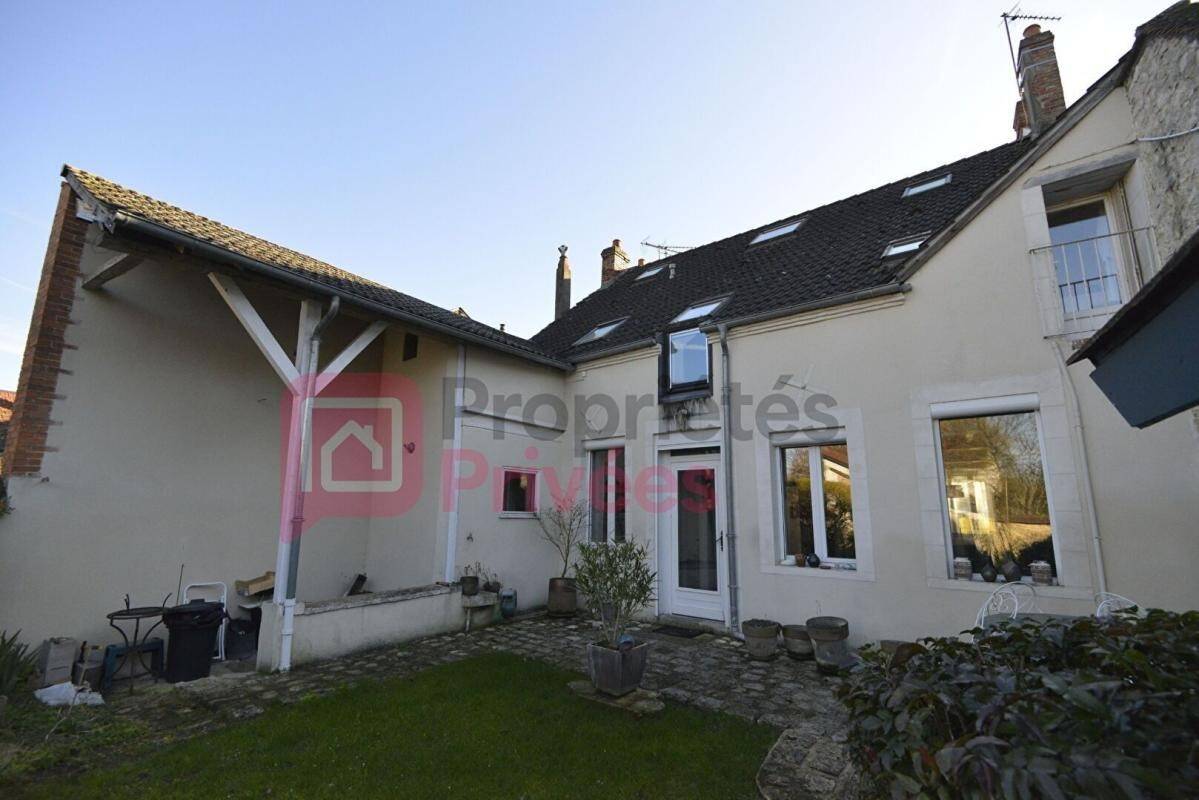 Maison 9 pièces 180 m² · à Cosne-Cours-sur-Loire · 180 m² · 225 000 €