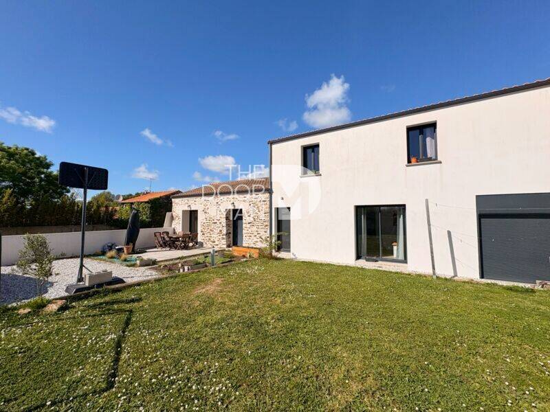 Maison 5 pièces 137 m² · à Saint-Hilaire-de-Chaléons · 137 m² · 299 900 €