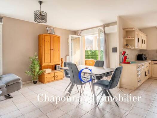 Appartement à vendre 268 000 € 3 pièces 2 chambres 71 m² Étage 2/2 Marennes 69970