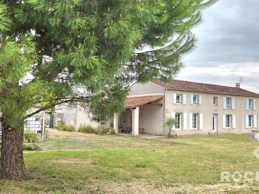 Maison à vendre 219 900 € 6 pièces 3 chambres 160 m² 1 960 m² de terrain Les Églises-d'Argenteuil 17400