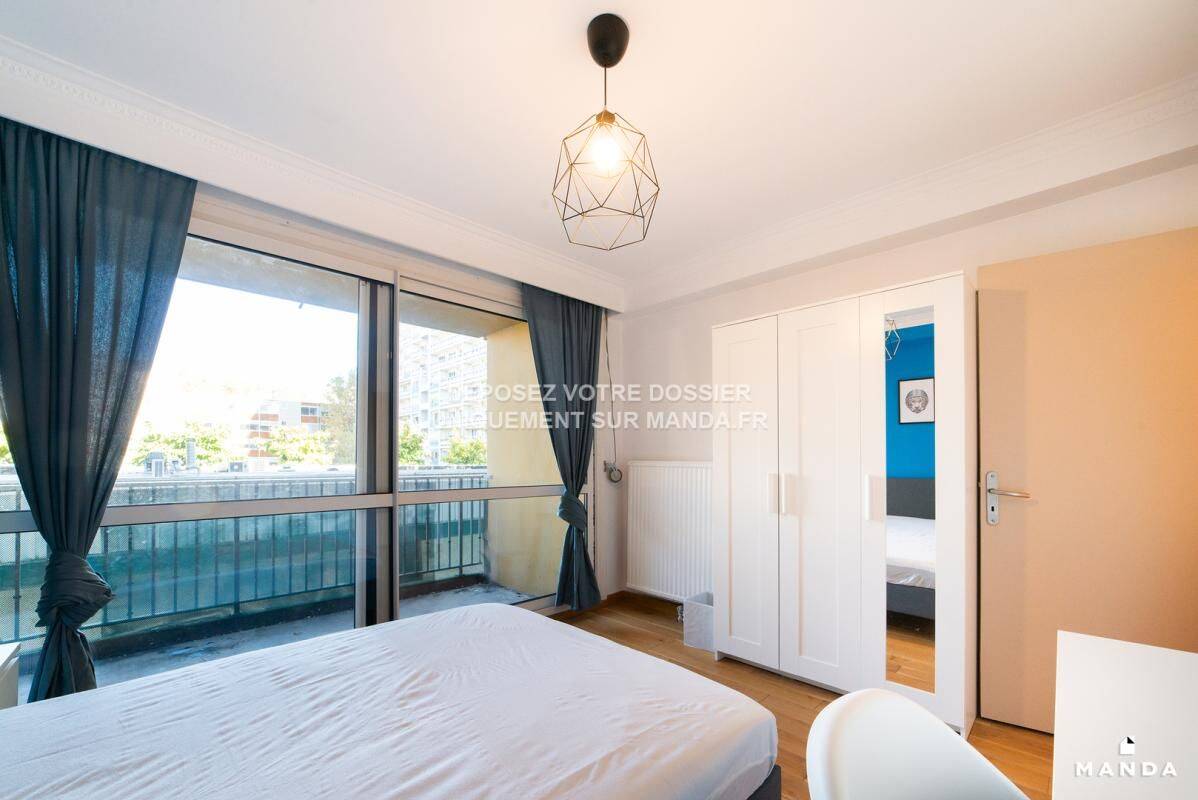 Chambre en colocation toutes charges incluses avec une place de — 12