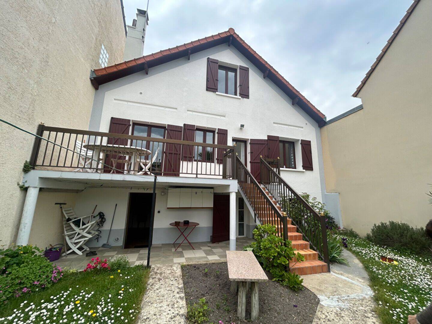 Maison 6 pièces 142 m² · à Nanterre · 141,8 m² · 749 000 €