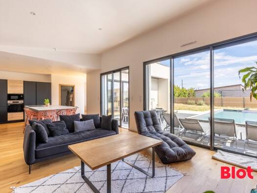 Villa à vendre 630 000 € 8 pièces 5 chambres 204 m² 1 070 m² de terrain Bourgbarré 35230