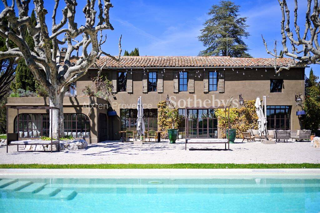 Maison 15 pièces 450 m² · à Aix-en-Provence · 450 m² · 10 500 €