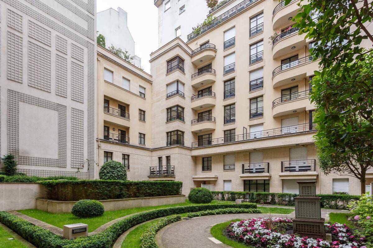 Appartement 4 pièces 93 m² · à Paris 7ème Arrondissement · 93 m² · 3 426 €/mois