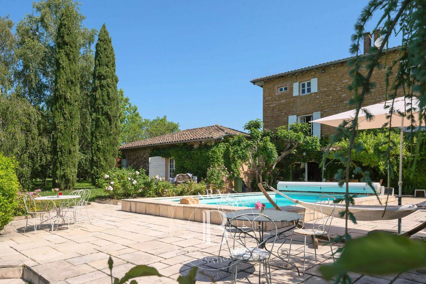 Maison 8 pièces 320 m² · à Cogny · 320 m² · 895 000 €