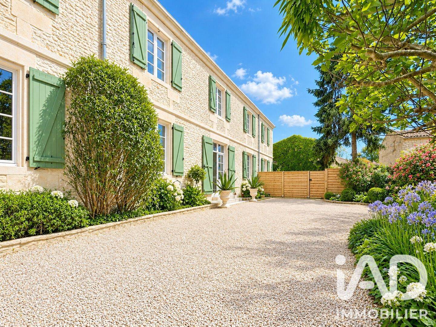 Maison 7 pièces 310 m² · à Le Gué-d'Alleré · 310 m² · 630 000 €