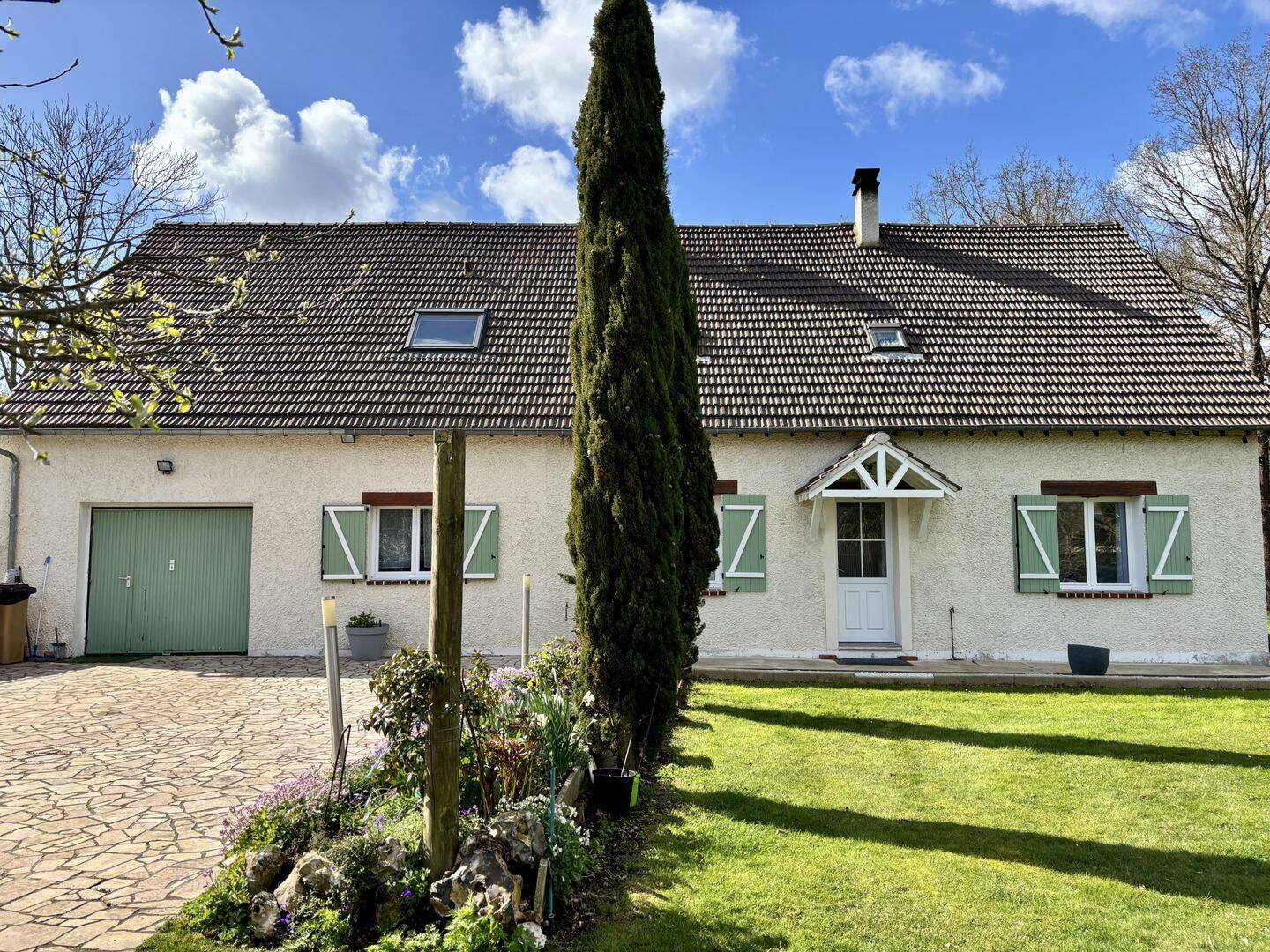 Maison 9 pièces 181 m² · à Dampierre-sur-Avre · 181 m² · 336 000 €