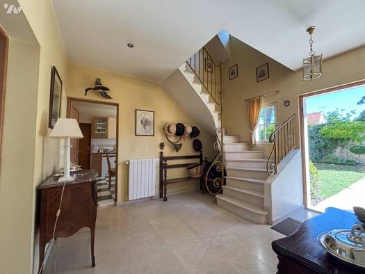 Maison à vendre 900 000 € 8 pièces 6 chambres 280 m² 1 272 m² de terrain Senlis 60300