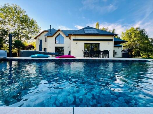 Maison à vendre 595 000 € 6 pièces 4 chambres 208 m² 5 420 m² de terrain Roussennac 12220