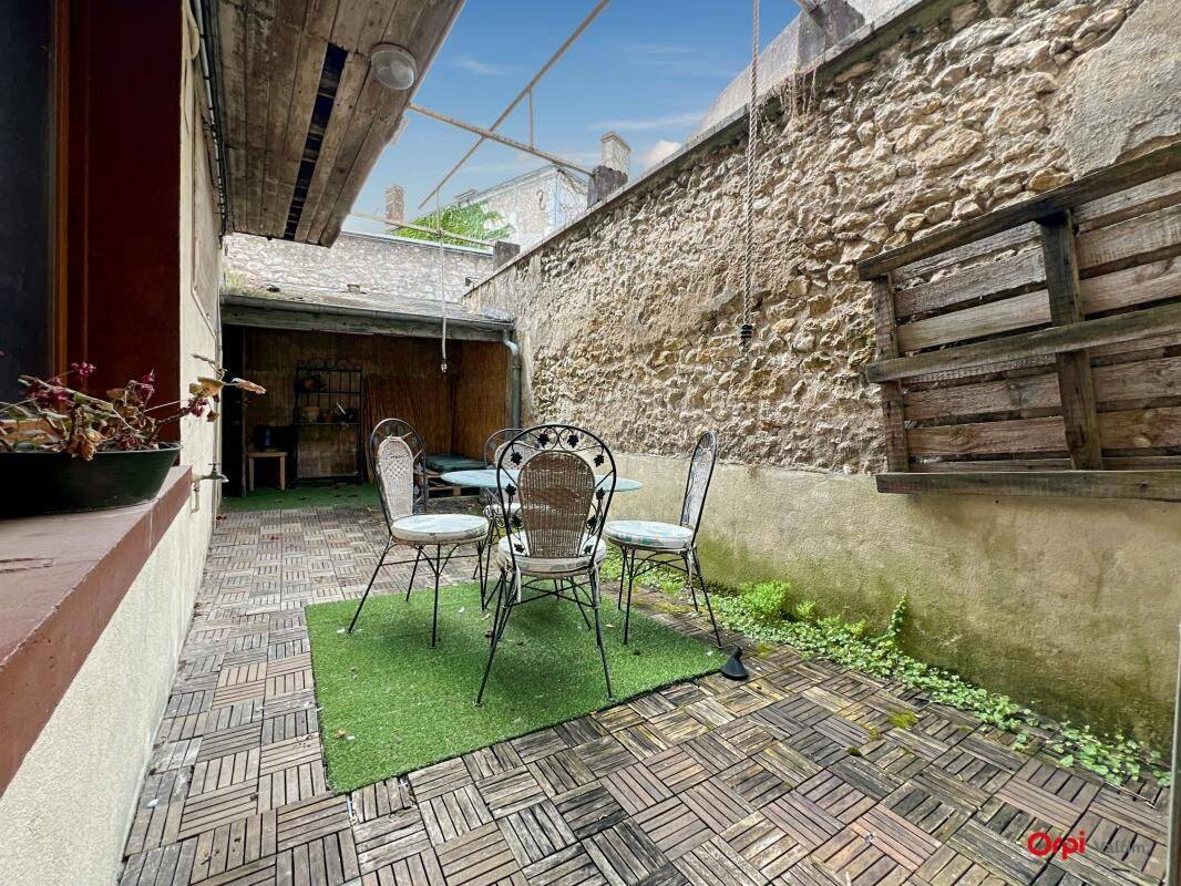 Maison 5 pièces 182 m² · à Beaugency · 181,9 m² · 215 200 €