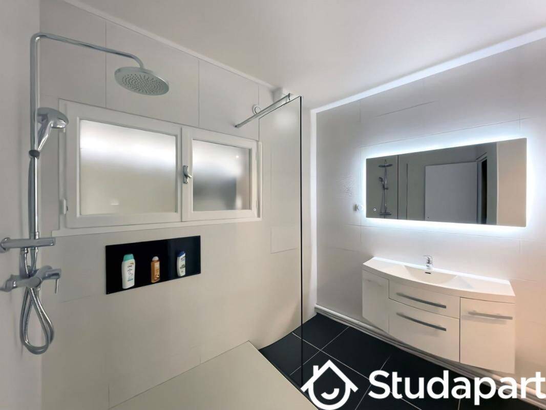 1 pièce 14 m² · à Grenoble · 14 m² · 400 €/mois