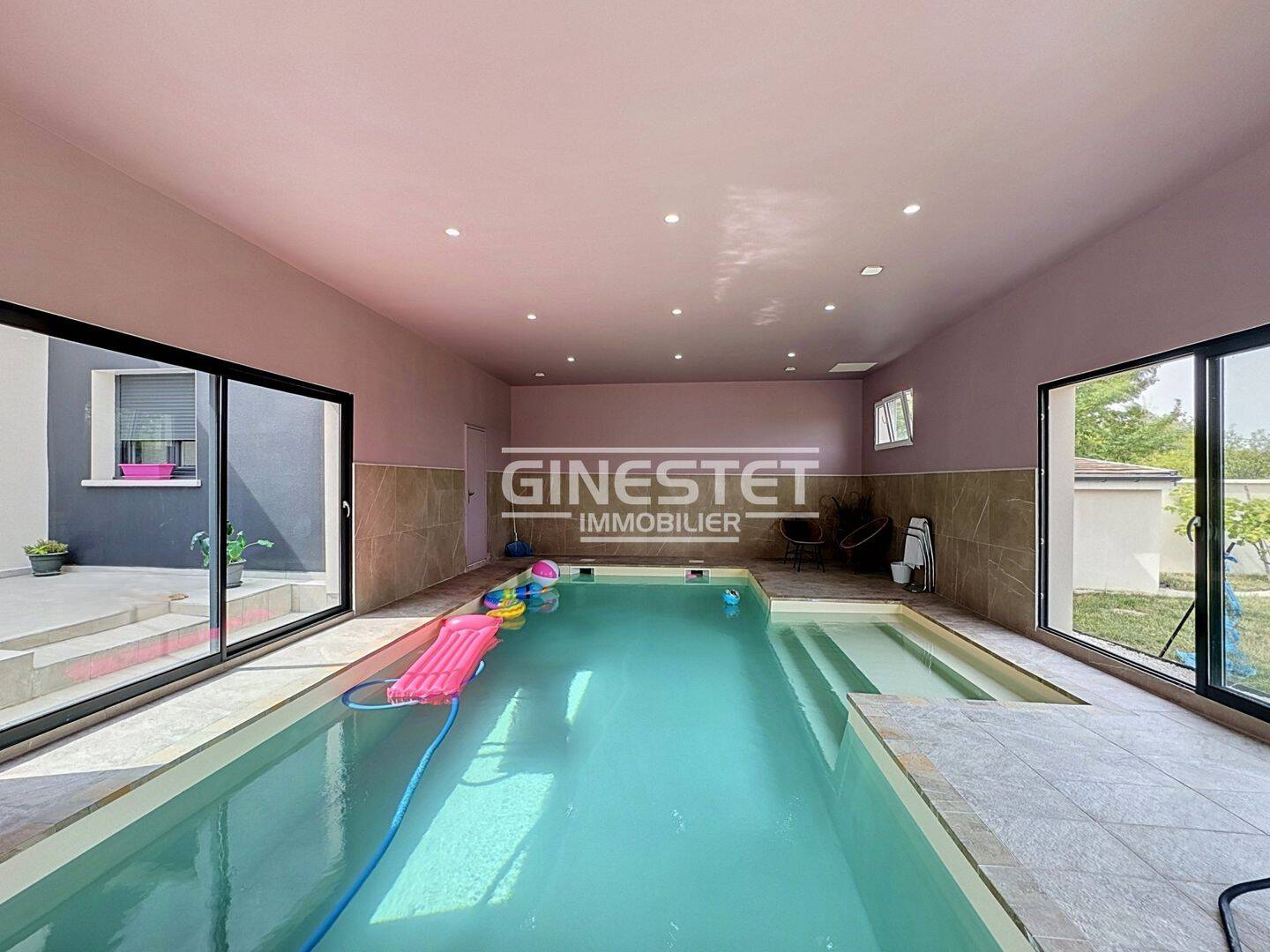 Maison 7 pièces 348 m² · à Pont-Sainte-Marie · 348 m² · 685 000 €