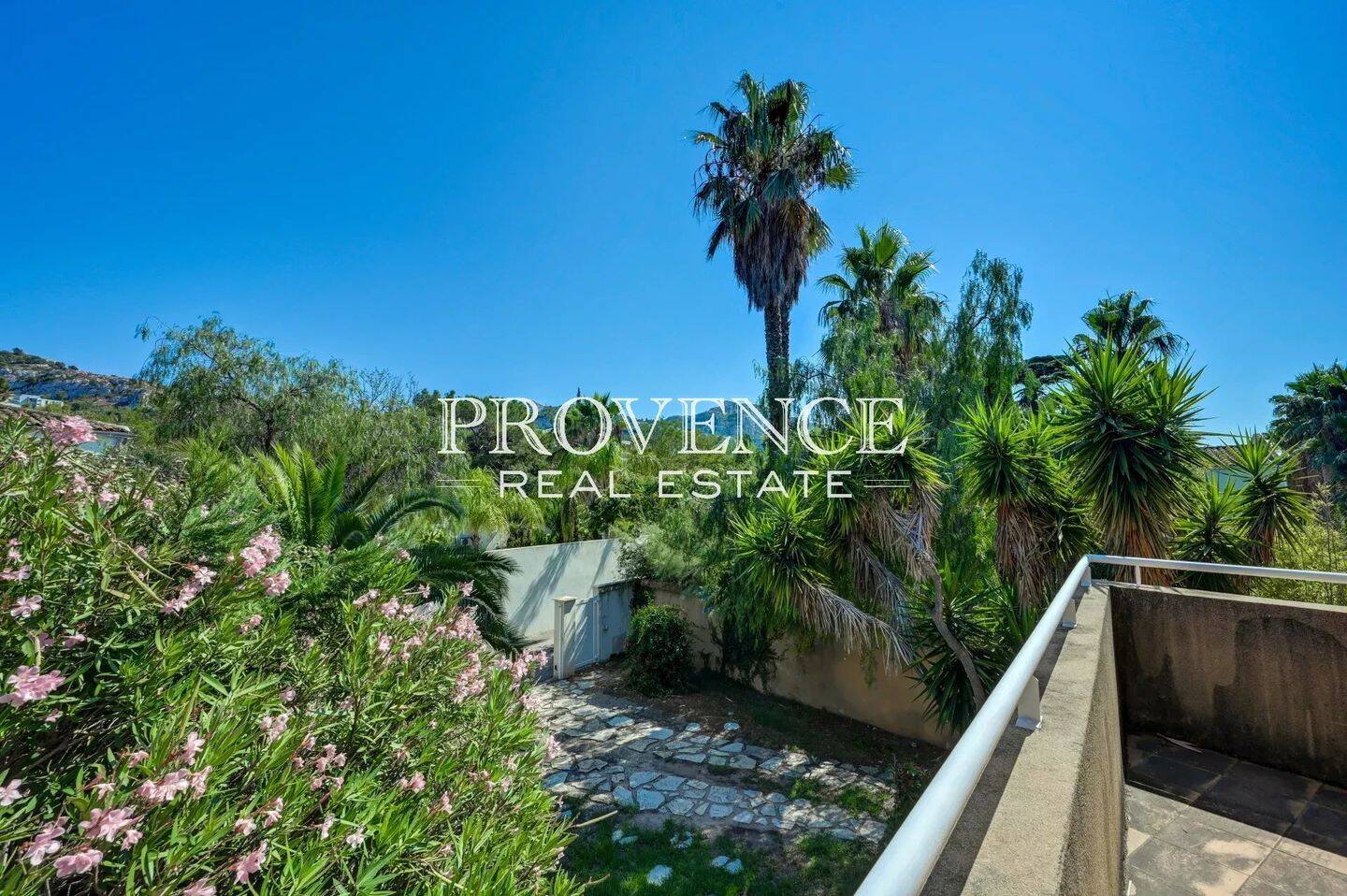 Maison 5 pièces 130 m² · à Marseille 8ème Arrondissement · 130 m² · 3 290 €/mois