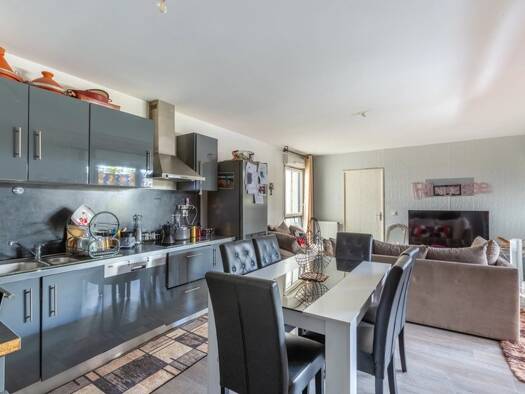 Appartement à vendre 195 000 € 4 pièces 3 chambres 81 m² Étage 1/5 Centre-Max Barel-Léo Lagrange Vénissieux 69200