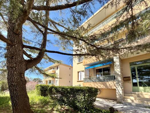 Appartement à vendre 265 000 € 4 pièces 2 chambres 70 m² Étage 1/2 Le Fort Six-Fours-les-Plages 83140