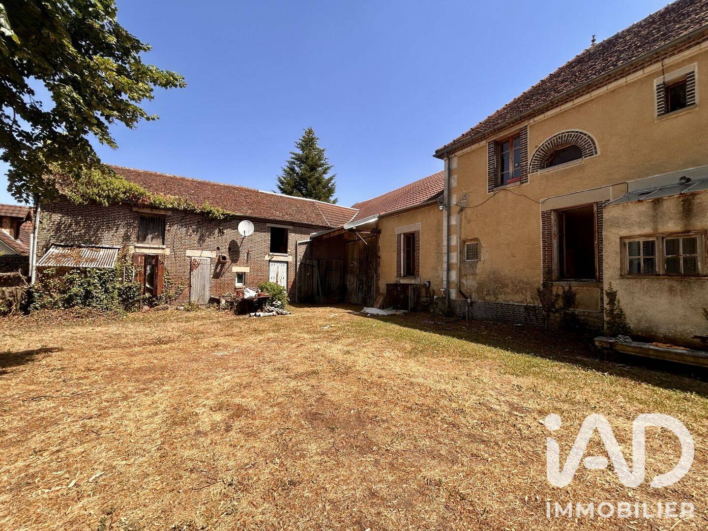 Maison 7 pièces 194 m² · à Estissac · 194 m² · 160 000 €