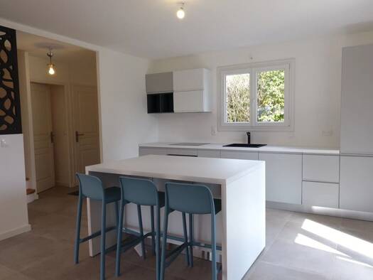 Maison à louer 2 700 € 4 pièces 3 chambres 101,6 m² 500 m² de terrain Chens-sur-Léman 74140