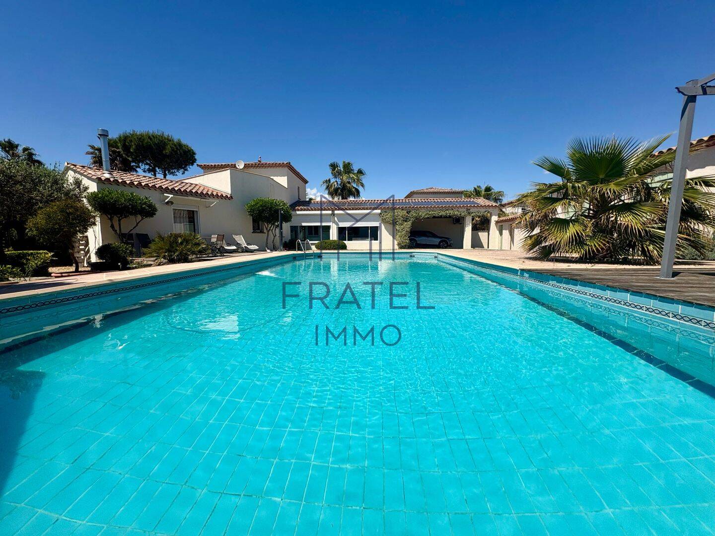 Maison 8 pièces 300 m² · à Aigues-Mortes · 300 m² · 1 100 000 €