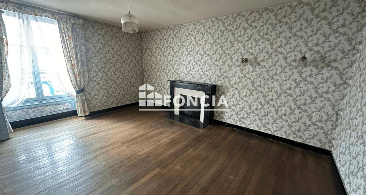 Maison 6 pièces 207 m² · à Saint-Calais · 207 m² · 90 000 €