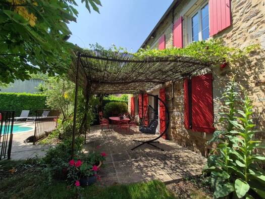 Maison à vendre 331 000 € 8 pièces 6 chambres 262 m² 1 506 m² de terrain Urbain Terrasson-Lavilledieu 24120