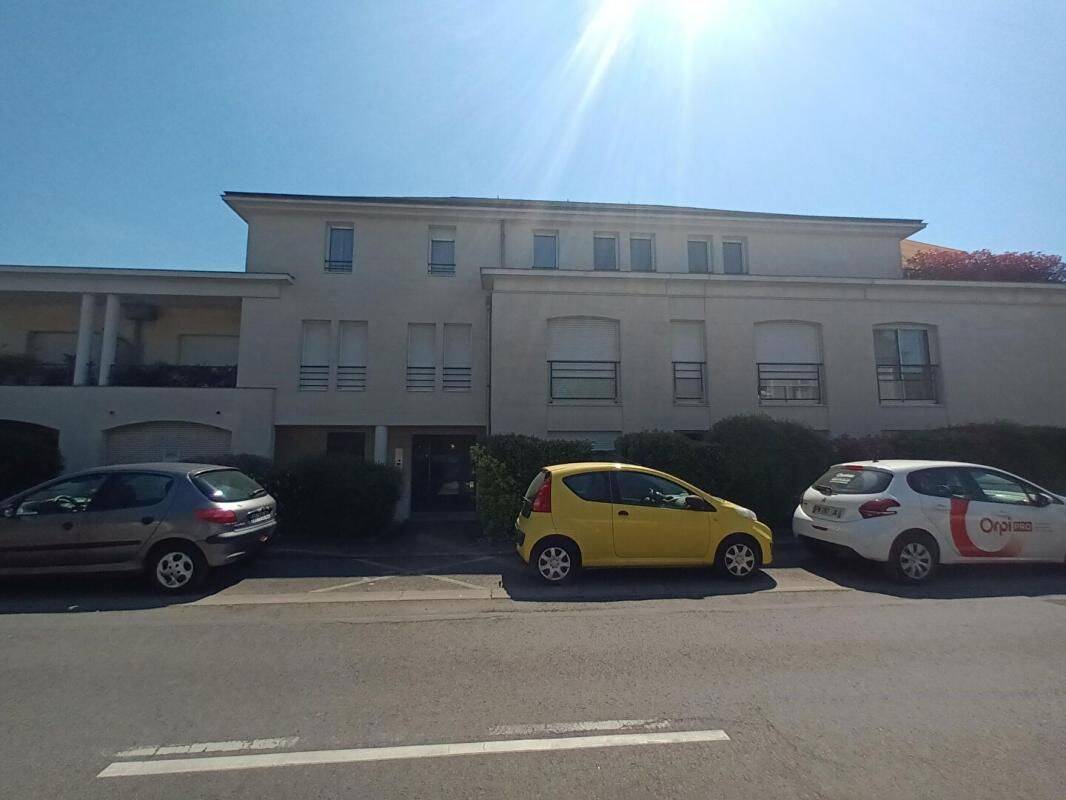 Appartement 1 pièce 27 m² · à Saint-Cyr-sur-Loire · 26,5 m² · 438 €