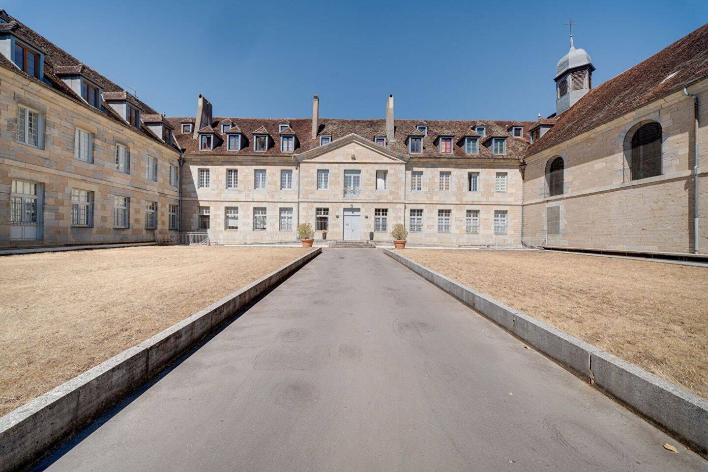 Appartement 3 pièces 70 m² · à École-Valentin · 70 m² · 215 000 €
