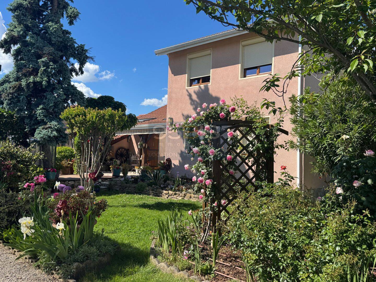 Maison 5 pièces 106 m² · à Genas · 106 m² · 153 000 €