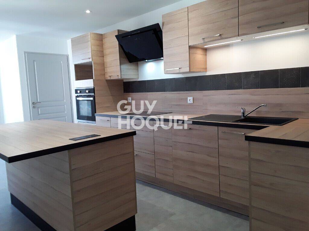 Maison 7 pièces 171 m² · à Fontenay-le-Comte · 170,9 m² · 980 €