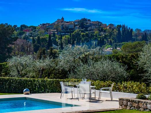 Maison de plain-pied à vendre 4 890 000 € 7 pièces 6 chambres 350 m² 2 550 m² de terrain Les Colles-Camp Lauvas-Font de l'Orme Mougins 06250