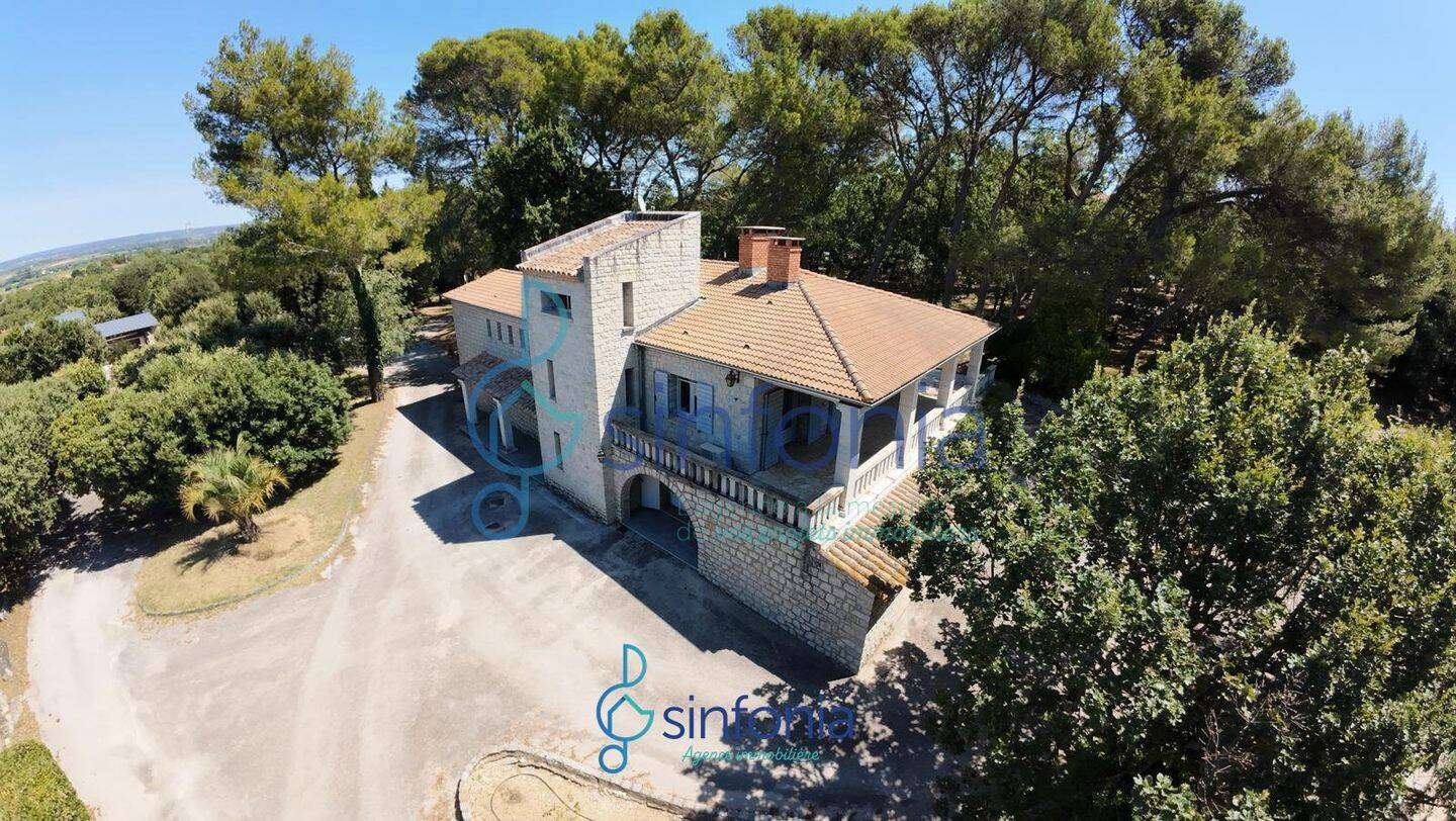 Maison 7 pièces 246 m² · à Uzès · 246 m² · 580 000 €