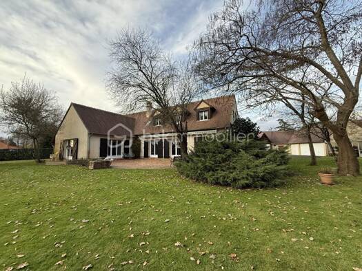 Maison à vendre 515 000 € 8 pièces 4 chambres 260 m² 6 800 m² de terrain Ruaudin 72230