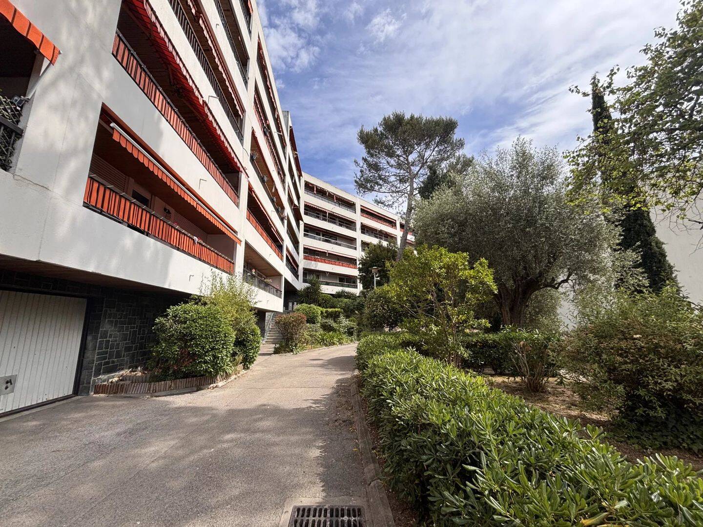 Appartement 1 pièce 25 m² · à La Trinité · 24,8 m² · 560 €
