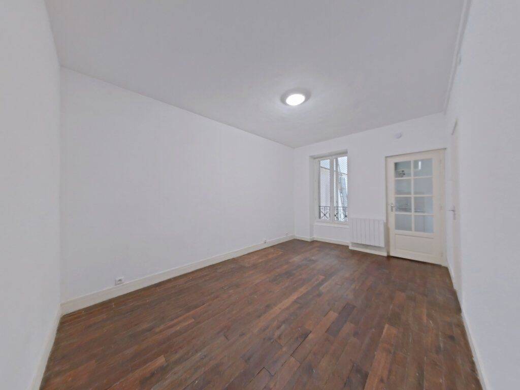 Appartement 1 pièce 23 m² · à Paris 18ème Arrondissement · 23 m² · 869 €