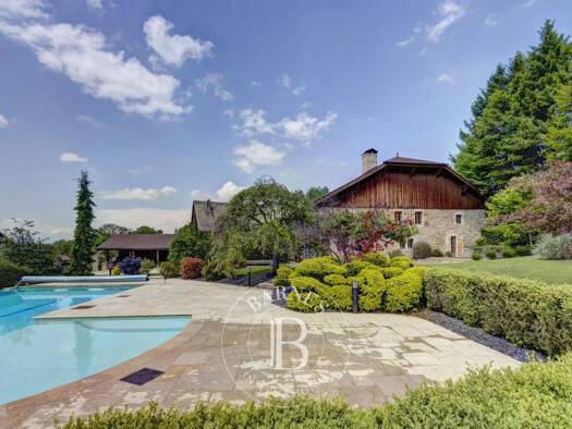 Maison à vendre 1 700 000 € 10 pièces 5 chambres 390,6 m² 4 472 m² de terrain Ville-en-Sallaz 74250