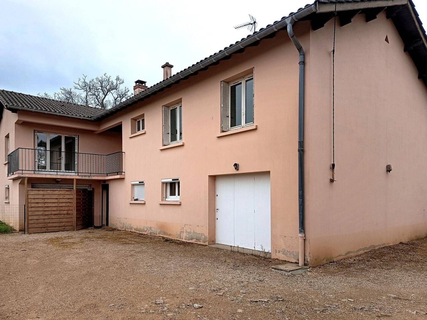 Appartement 7 pièces 130 m² · à Prissé · 130 m² · 1 200 €