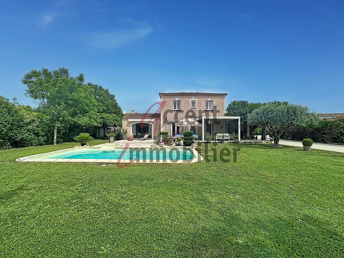 Maison 6 pièces 130 m² · à Mollégès · 130 m² · 575 000 €