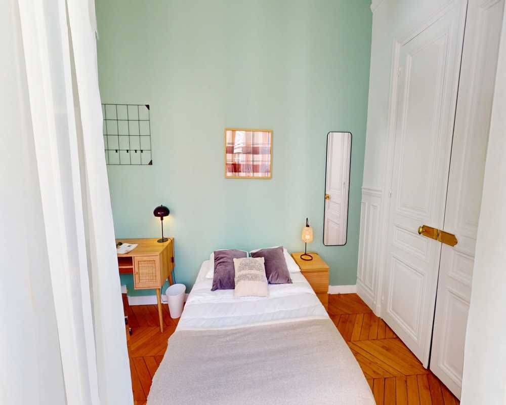 Appartement 8 pièces 250 m² · à Paris 17ème Arrondissement · 250 m² · 1 335 €/mois