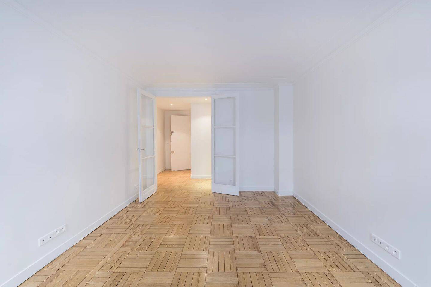 Appartement 2 pièces 54 m² · à Paris 8ème Arrondissement · 53,5 m² · 1 950 €/mois