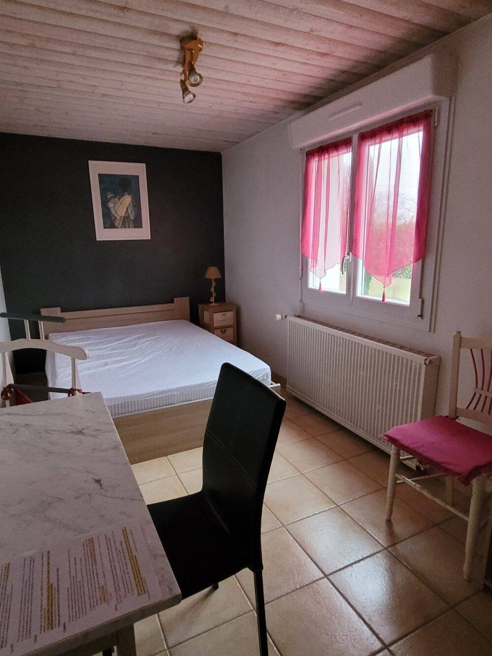 Colocation à louer - Montaigu-Vendée - 350 € - 12 m², disponible dès maintenant · 12 m² · 350 €/mois