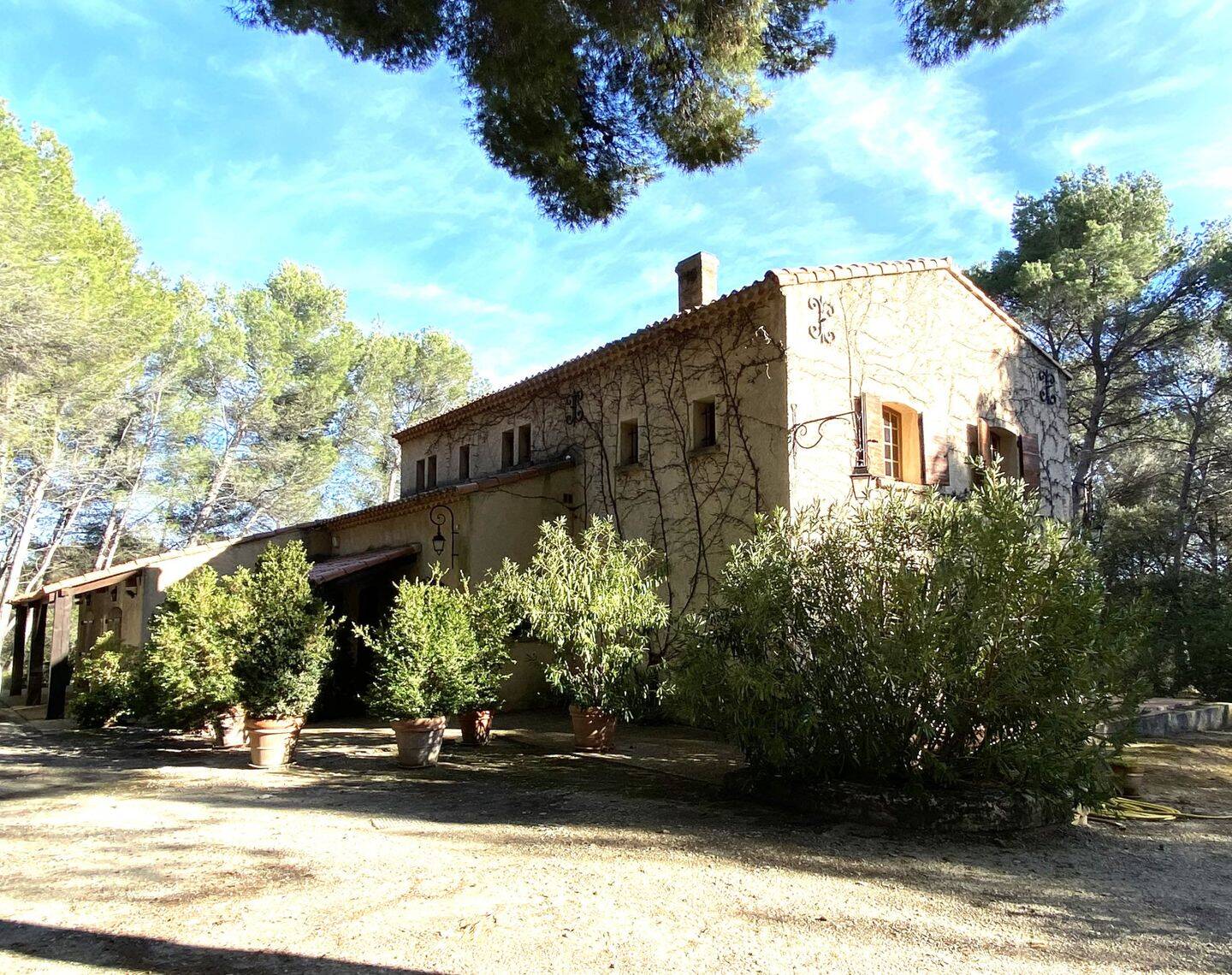 Maison 6 pièces 250 m² · à Lambesc · 250 m² · 699 000 €