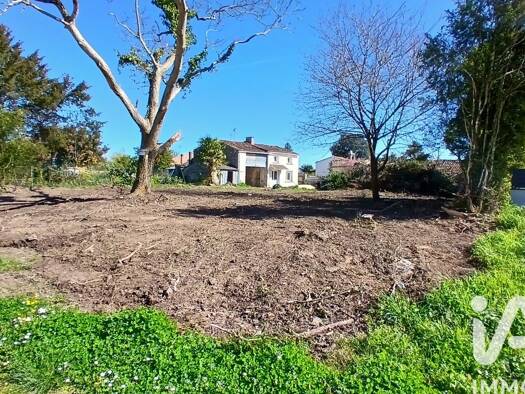 Terrain constructible à vendre 60 000 € 501 m² de terrain Saint-Georges-des-Coteaux 17810