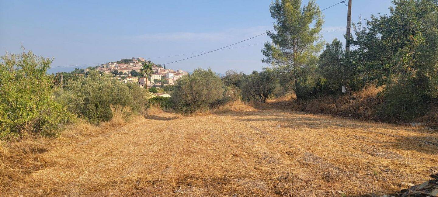 Terrain de 455 m² à Pierrefeu-du-Var - photo 2