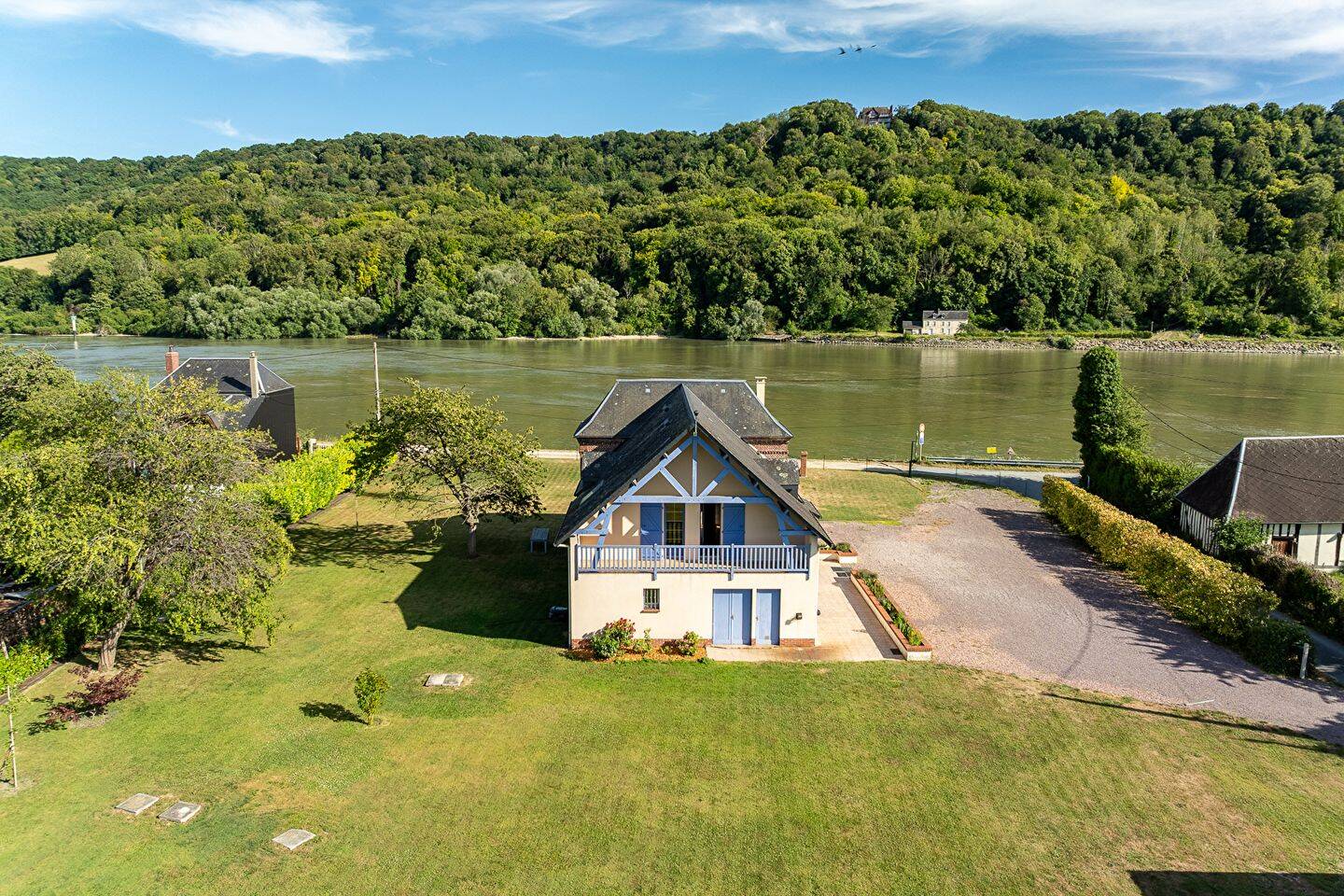 Maison 11 pièces 275 m² · à Le Mesnil-sous-Jumièges · 275 m² · 637 000 €