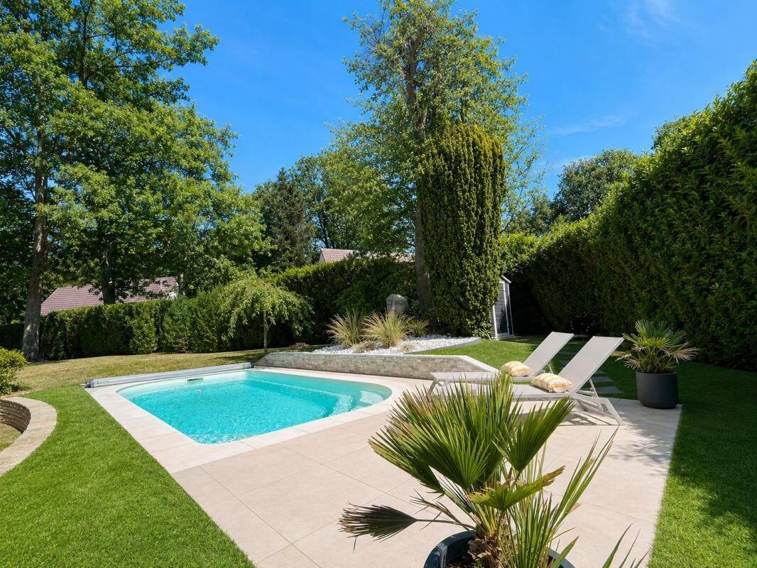 Maison 7 pièces 250 m² · à Les Essarts-le-Roi · 250 m² · 773 000 €