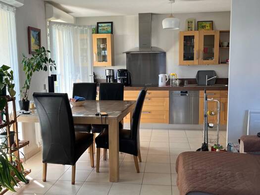 Appartement à vendre 370 000 € 4 pièces 3 chambres 81 m² Étage 1/2 Cabriès 13480