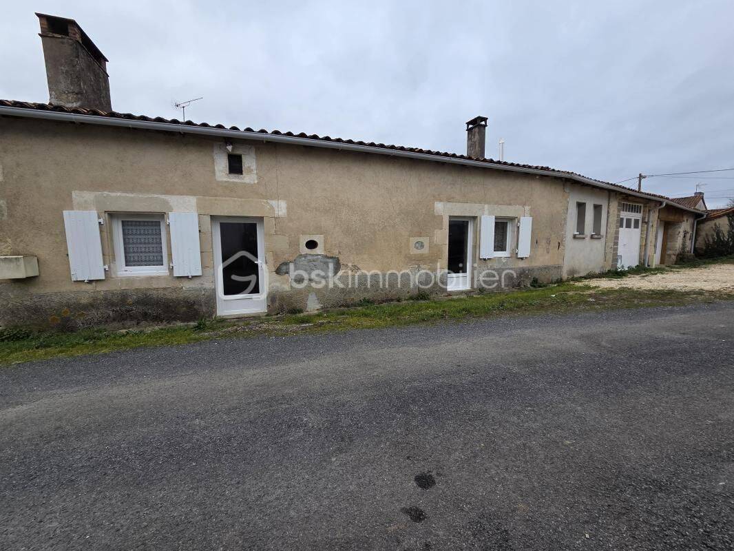 Maison 2 pièces 56 m² · à Savigné · 56 m² · 35 000 €