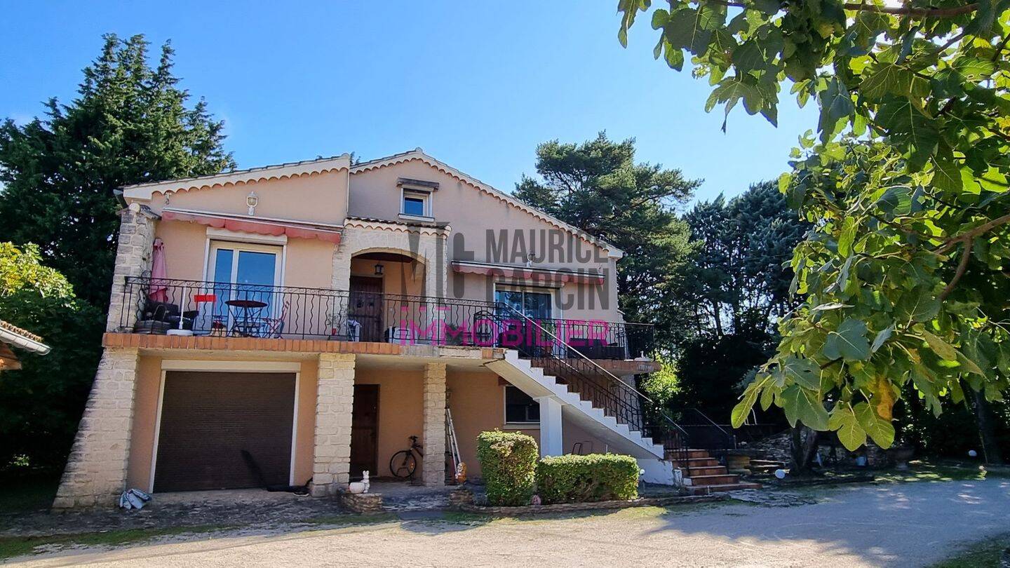 Maison 8 pièces 236 m² · à Entraigues-sur-la-Sorgue · 236 m² · 446 000 €